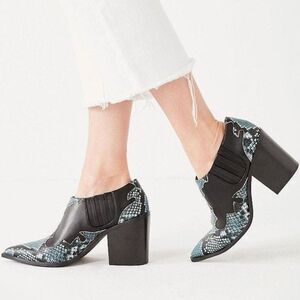 Urban Outfitters Black Snakeskin Faux Leather Block Heel Ankle Boots Sz 8 Shoes